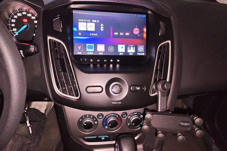 Used Ford Focus 2012 Hatchback 1.6L Automatic Comfort Model Audio And AC Panel