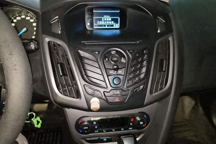 Used Ford Focus 2012 Hatchback 1.6L Automatic Comfort Model Audio And AC Panel
