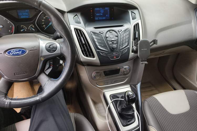Used Ford Focus 2012 Sedan 1.6L Manual Fashion Edition Audio And AC Panel