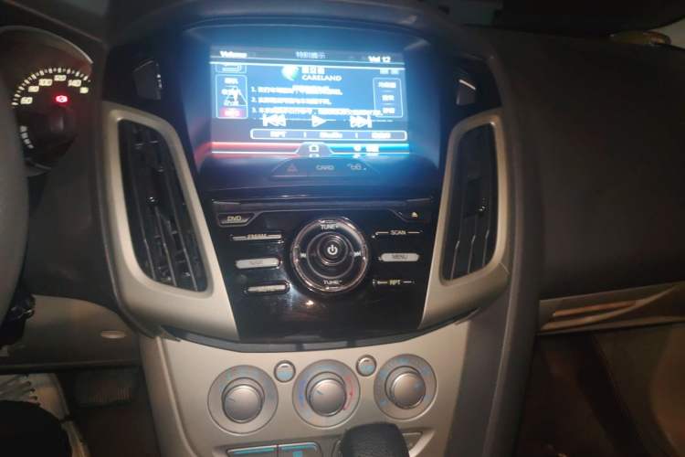 Used Ford Focus 2012 Sedan 1.6L Automatic Comfort Model Audio And AC Panel