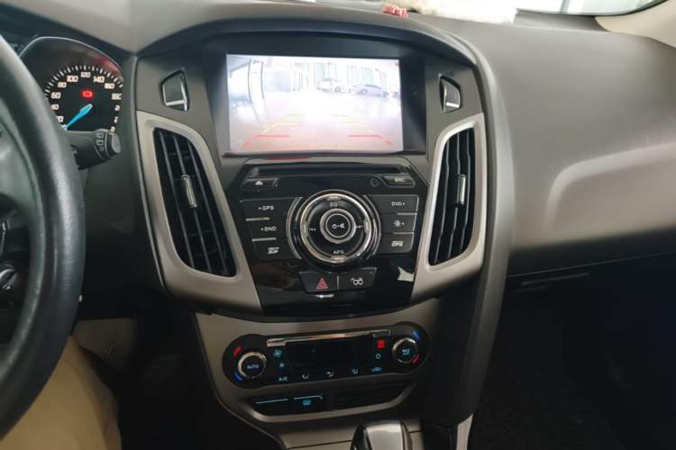 Used Ford Focus 2012 Hatchback 1.6L Automatic Fashion Edition Audio And AC Panel