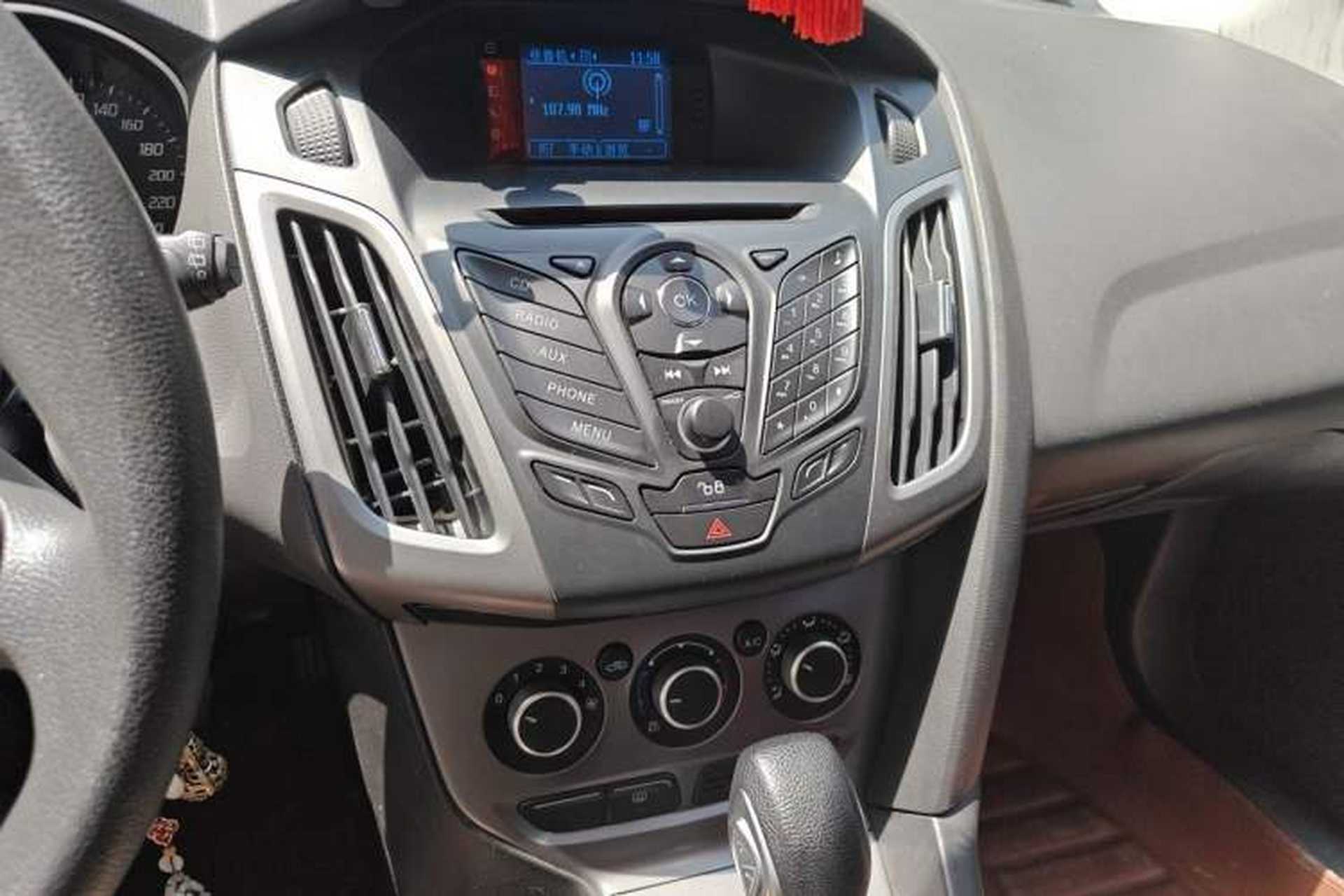 Used Ford Focus 2012 Hatchback 1.6L Automatic Comfort Model Audio And AC Panel