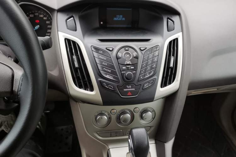 Used Ford Focus 2012 Sedan 1.6L Automatic Comfort Model Audio And AC Panel