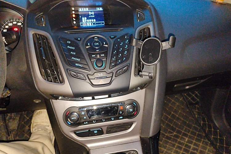 Used Ford Focus 2012 Sedan 1.6L Manual Fashion Edition Audio And AC Panel