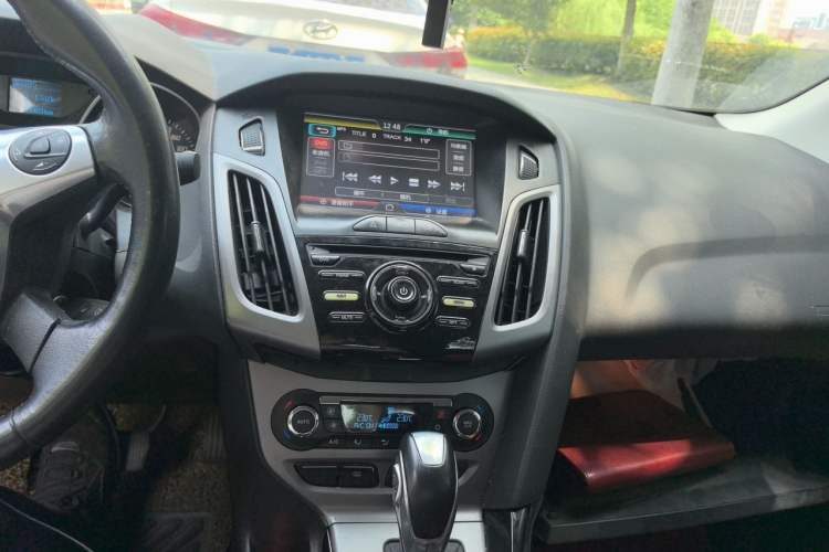 Used Ford Focus 2012 Sedan 1.6L Automatic Fashion Edition Audio And AC Panel