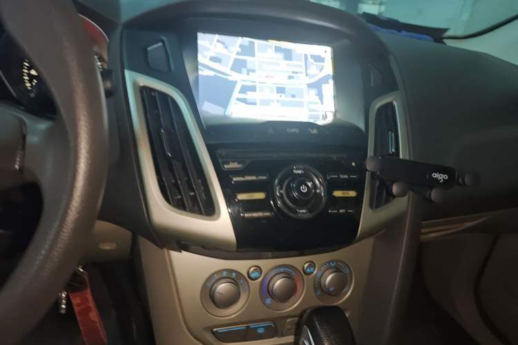 Used Ford Focus 2012 Sedan 1.6L Automatic Comfort Model Audio And AC Panel