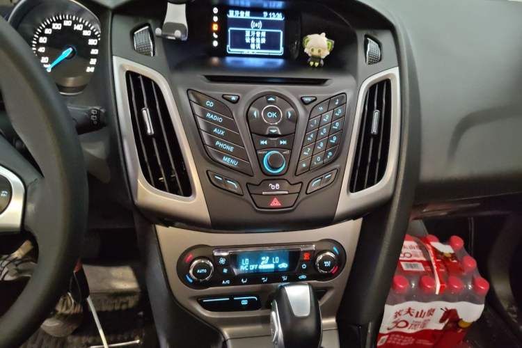 Used Ford Focus 2012 Hatchback 1.6L Automatic Fashion Edition Audio And AC Panel