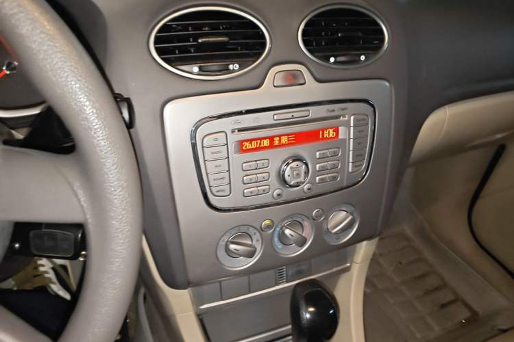 Used Ford Focus 2012 Sedan Classic 1.8L Automatic Fashion Edition Audio And AC Panel