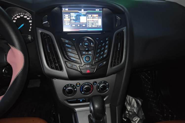 Used Ford Focus 2012 Hatchback 1.6L Automatic Comfort Model Audio And AC Panel