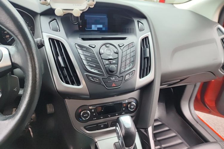 Used Ford Focus 2012 Hatchback 1.6L Automatic Fashion Edition Audio And AC Panel