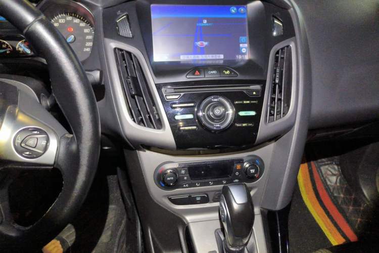 Used Ford Focus 2012 Sedan 1.6L Automatic Fashion Edition Audio And AC Panel