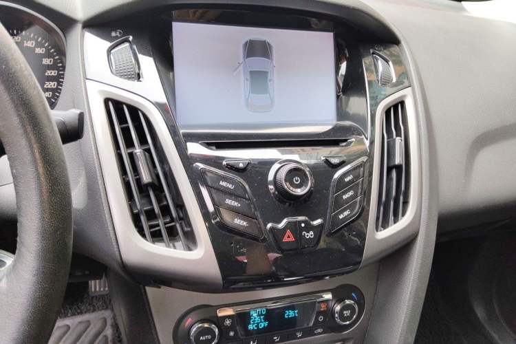 Used Ford Focus 2012 Sedan 1.6L Automatic Fashion Edition Audio And AC Panel