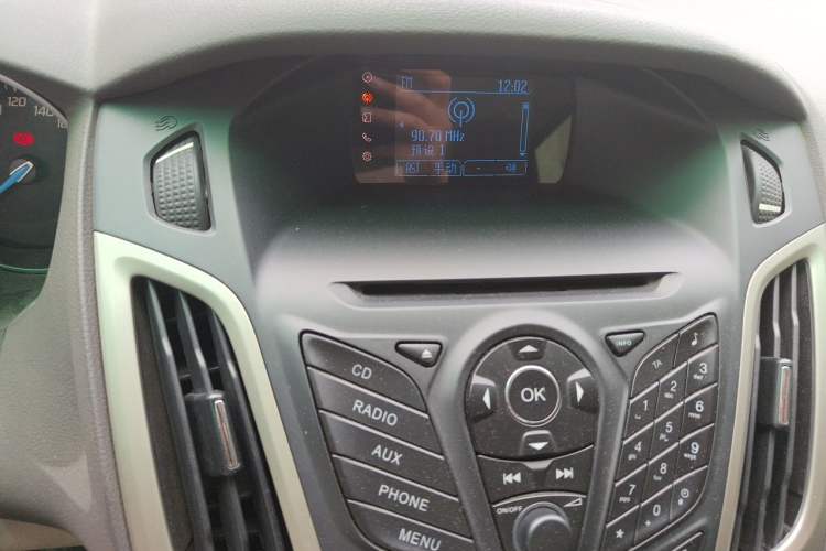 Used Ford Focus 2012 Sedan 1.6L Automatic Comfort Model Audio And AC Panel