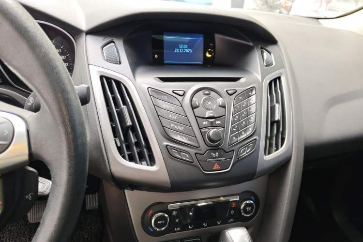 Used Ford Focus 2012 Sedan 1.6L Automatic Fashion Edition Audio And AC Panel