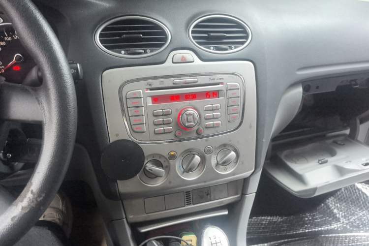 Used Ford Focus 2012 Hatchback Classic 1.8L Automatic Fashion Edition Audio And AC Panel
