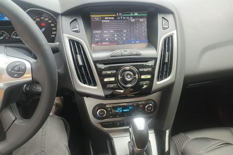 Used Ford Focus 2012 Sedan 1.6L Automatic Fashion Edition Audio And AC Panel