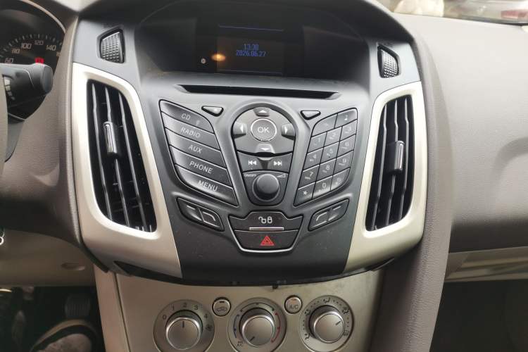 Used Ford Focus 2012 Sedan 1.6L Manual Comfort Model Audio And AC Panel