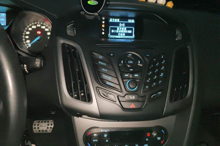 Used Ford Focus 2012 Hatchback 1.6L Automatic Fashion Edition Audio And AC Panel