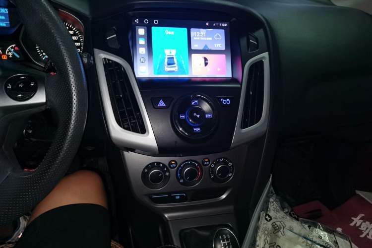 Used Ford Focus 2012 Hatchback 1.6L Manual Comfort Model Audio And AC Panel