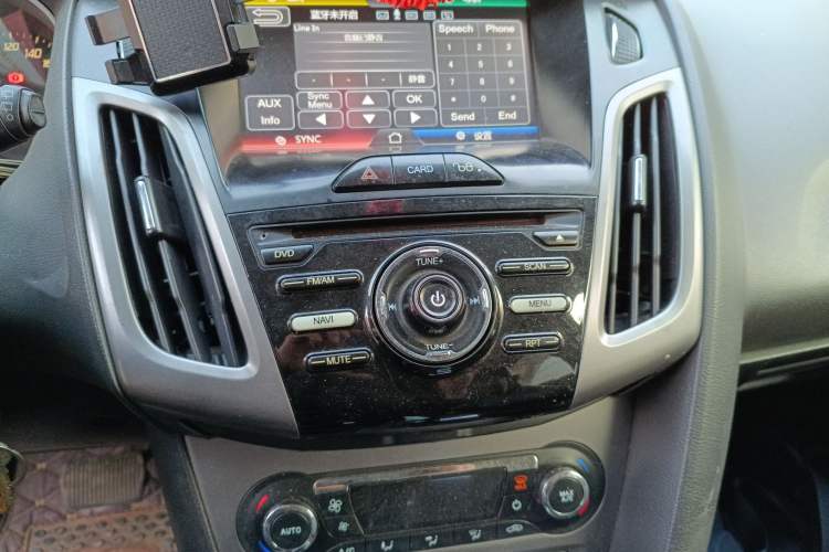 Used Ford Focus 2012 Hatchback 1.6L Automatic Fashion Edition Audio And AC Panel