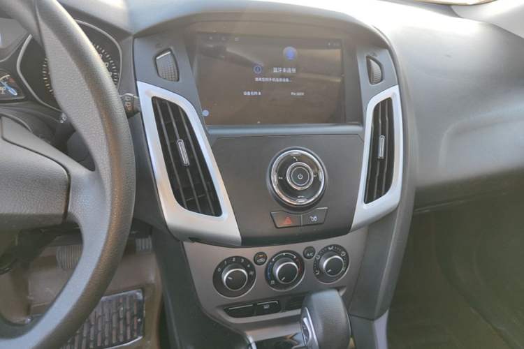 Used Ford Focus 2012 Hatchback 1.6L Automatic Comfort Model Audio And AC Panel