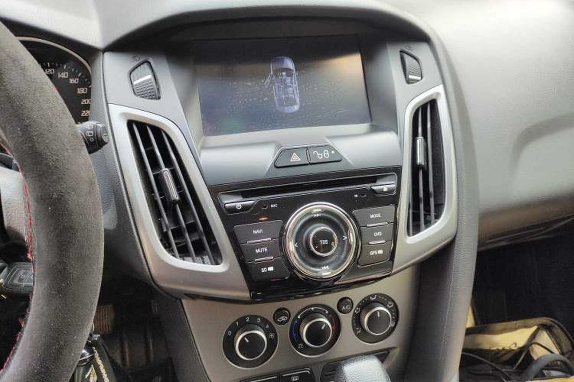 Used Ford Focus 2012 Hatchback 1.6L Automatic Comfort Model Audio And AC Panel