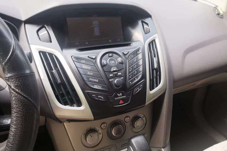 Used Ford Focus 2012 Sedan 1.6L Automatic Comfort Model Audio And AC Panel