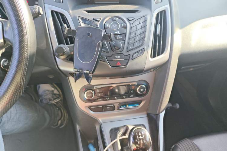 Used Ford Focus 2012 Hatchback 1.6L Manual Fashion Edition Audio And AC Panel