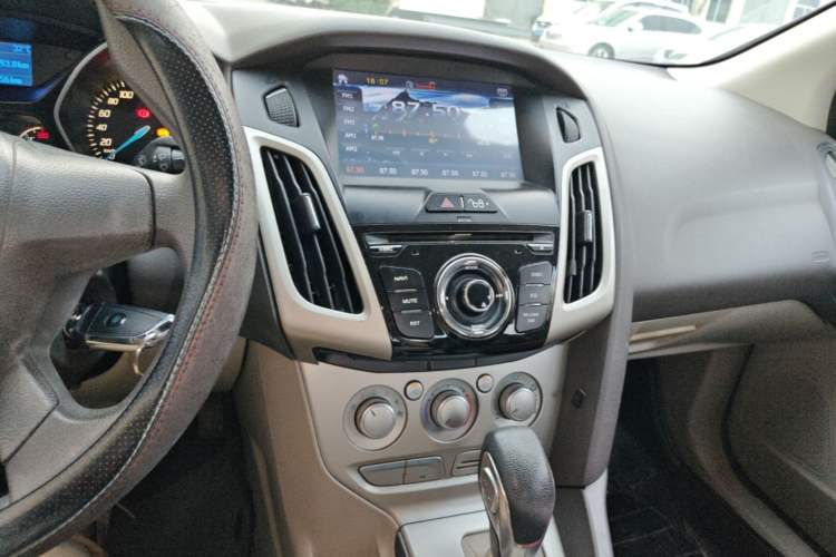 Used Ford Focus 2012 Sedan 1.6L Automatic Comfort Model Audio And AC Panel