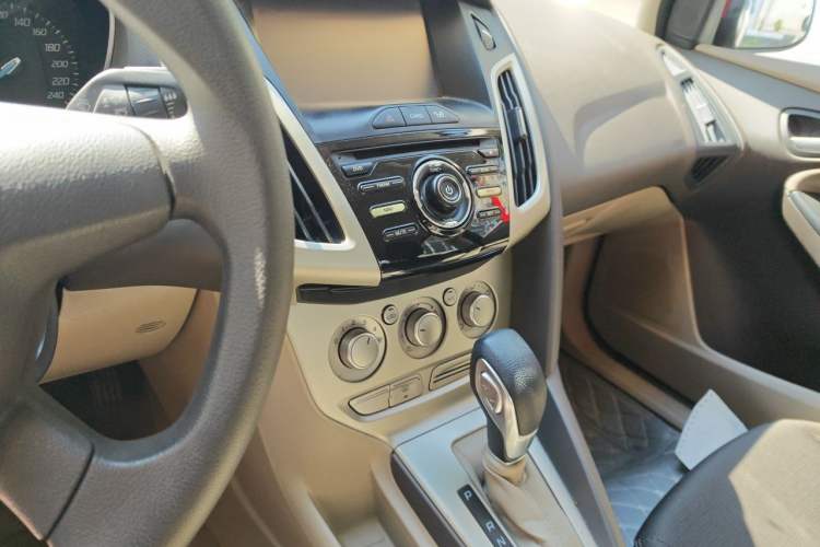 Used Ford Focus 2012 Sedan 1.6L Automatic Comfort Model Audio And AC Panel