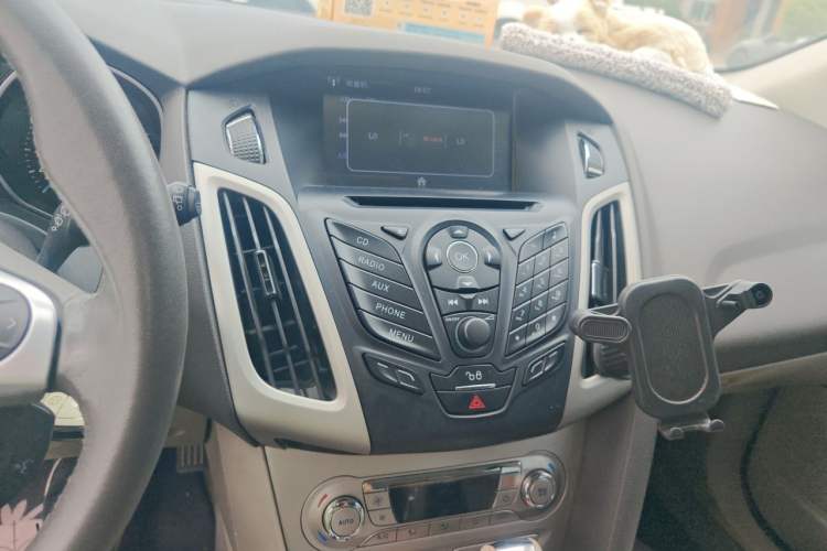 Used Ford Focus 2012 Hatchback 1.6L Automatic Fashion Edition Audio And AC Panel