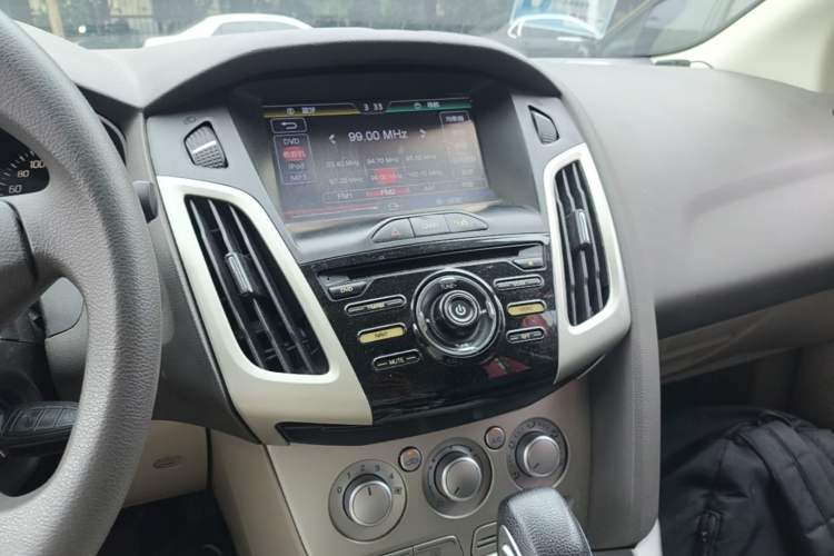 Used Ford Focus 2012 Sedan 1.6L Automatic Comfort Model Audio And AC Panel