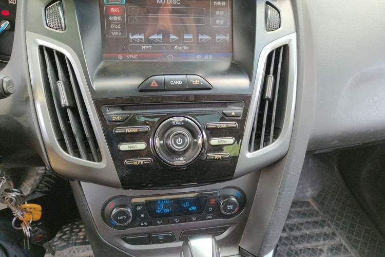 Used Ford Focus 2012 Hatchback 1.6L Automatic Fashion Edition Audio And AC Panel