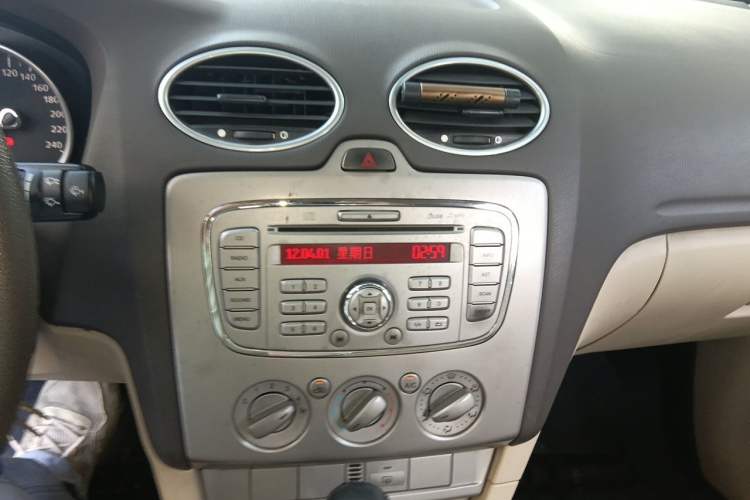 Used Ford Focus 2012 Sedan Classic 1.8L Automatic Base Model Audio And AC Panel