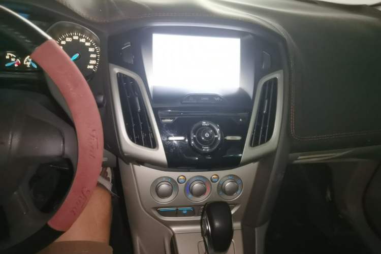 Used Ford Focus 2012 Sedan 1.6L Automatic Comfort Model Audio And AC Panel