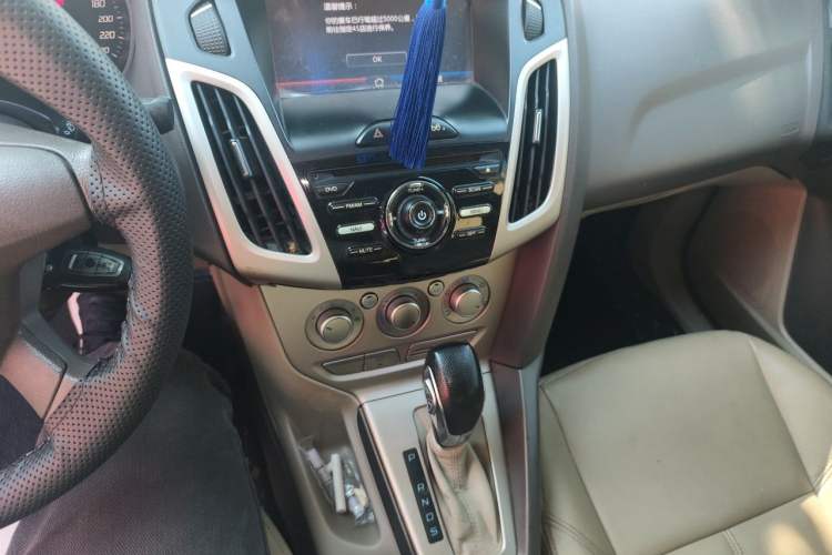Used Ford Focus 2012 Sedan 1.6L Automatic Comfort Model Audio And AC Panel