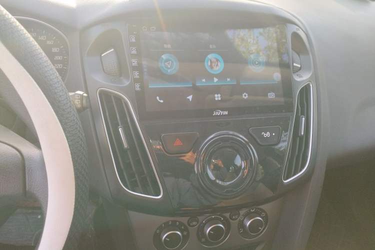 Used Ford Focus 2012 Hatchback 1.6L Automatic Comfort Model Audio And AC Panel