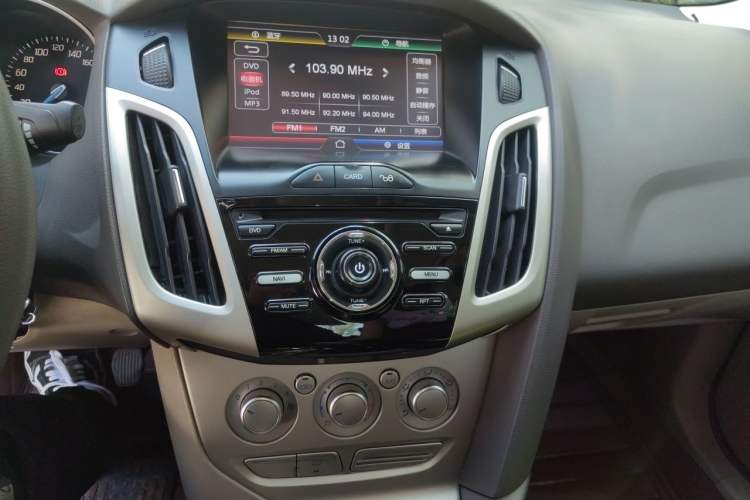 Used Ford Focus 2012 Sedan 1.6L Manual Comfort Model Audio And AC Panel