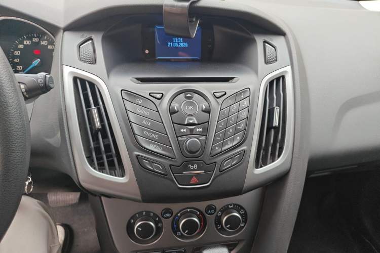 Used Ford Focus 2012 Hatchback 1.6L Automatic Comfort Model Audio And AC Panel