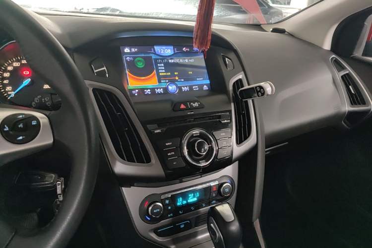 Used Ford Focus 2012 Hatchback 1.6L Automatic Fashion Edition Audio And AC Panel