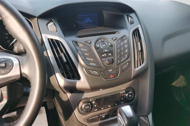 Used Ford Focus 2012 Sedan 1.6L Automatic Fashion Edition Audio And AC Panel