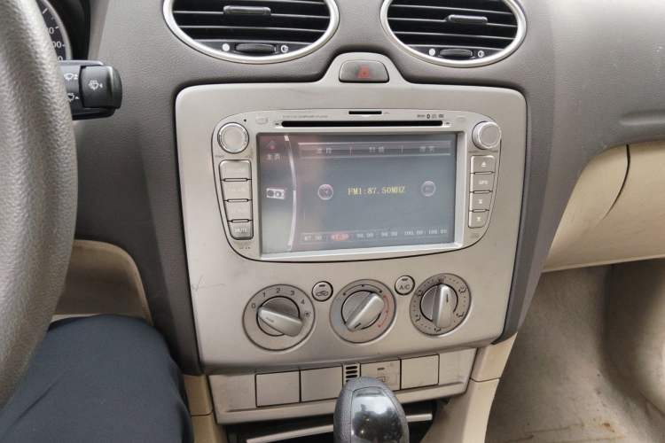 Used Ford Focus 2012 Hatchback Classic 1.8L Automatic Fashion Edition Audio And AC Panel