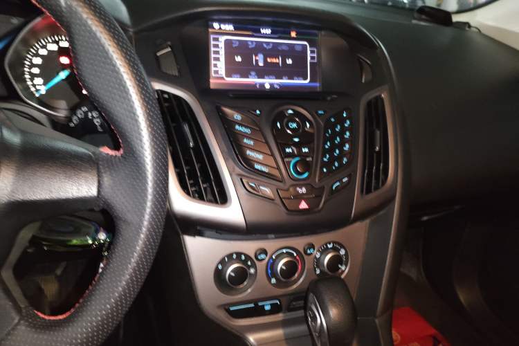 Used Ford Focus 2012 Hatchback 1.6L Automatic Comfort Model Audio And AC Panel