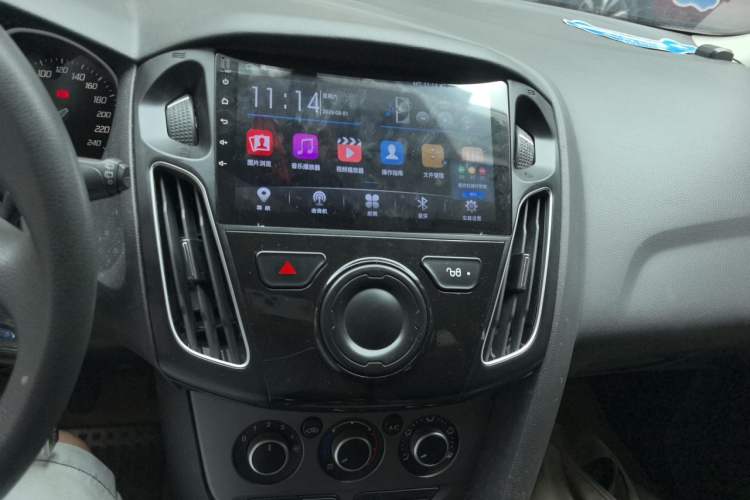 Used Ford Focus 2012 Hatchback 1.6L Manual Comfort Model Audio And AC Panel