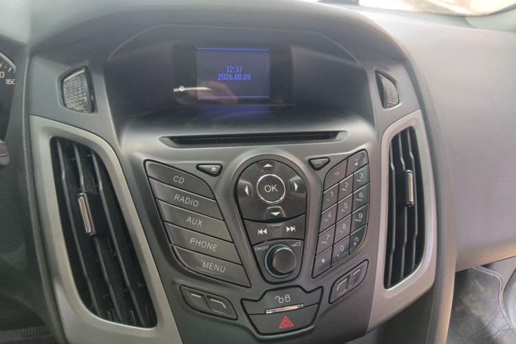 Used Ford Focus 2012 Hatchback 1.6L Automatic Comfort Model Audio And AC Panel