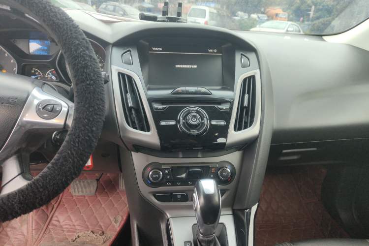 Used Ford Focus 2012 Hatchback 1.6L Automatic Fashion Edition Audio And AC Panel