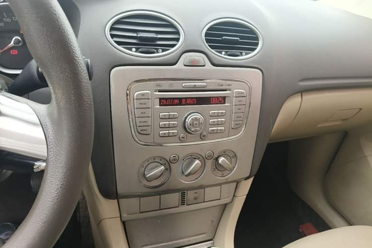 Used Ford Focus 2012 Sedan Classic 1.8L Manual Base Model Audio And AC Panel