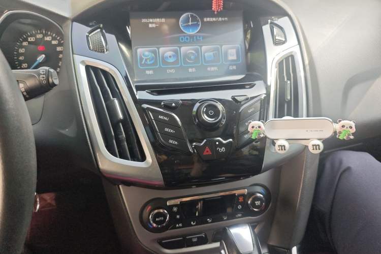 Used Ford Focus 2012 Hatchback 1.6L Automatic Fashion Edition Audio And AC Panel