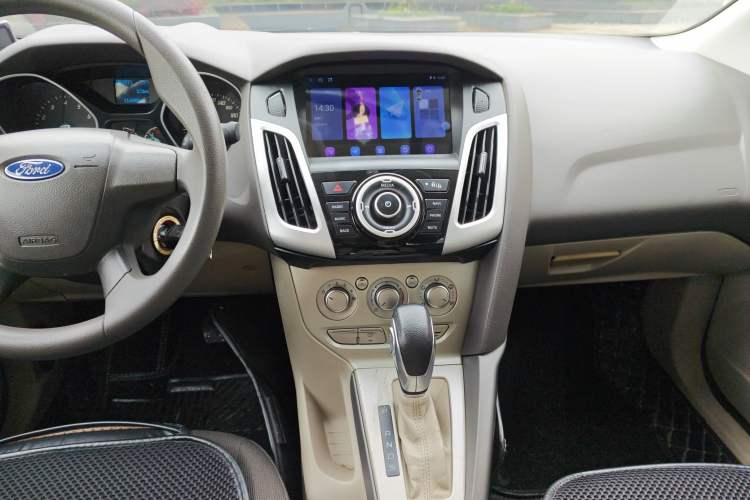 Used Ford Focus 2012 Sedan 1.6L Automatic Comfort Model Audio And AC Panel