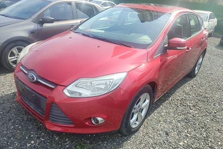 Used Ford Focus 2012 Hatchback 1.6L Automatic Fashion Edition Guazi used car, China used car export, Used car for sale, Used cars, Cheapest cars for sale